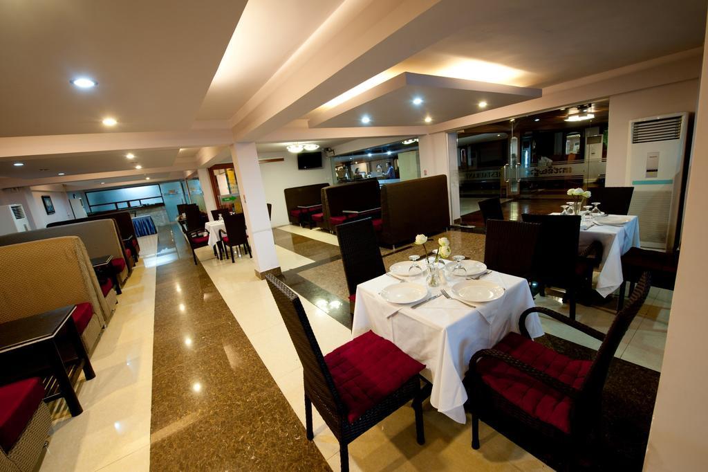 Circuit Hotel & Cafe - Nana Hotel Phnom Penh Ngoại thất bức ảnh