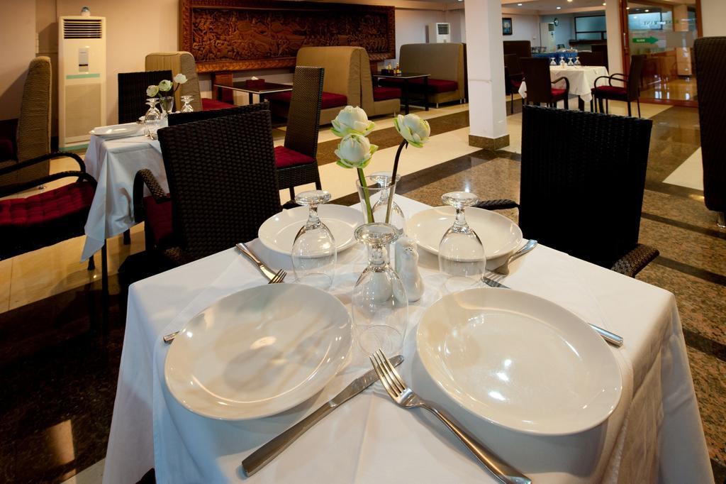 Circuit Hotel & Cafe - Nana Hotel Phnom Penh Ngoại thất bức ảnh