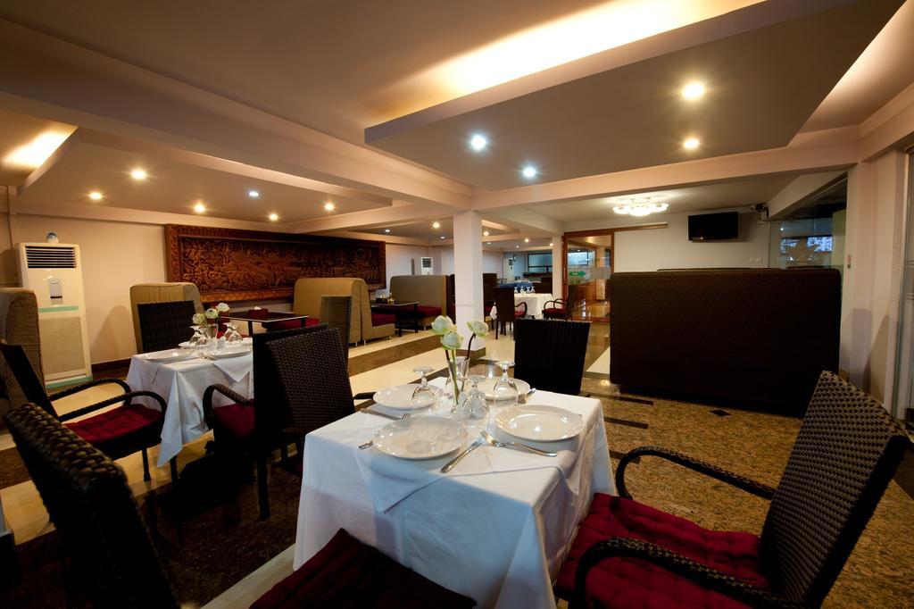 Circuit Hotel & Cafe - Nana Hotel Phnom Penh Ngoại thất bức ảnh