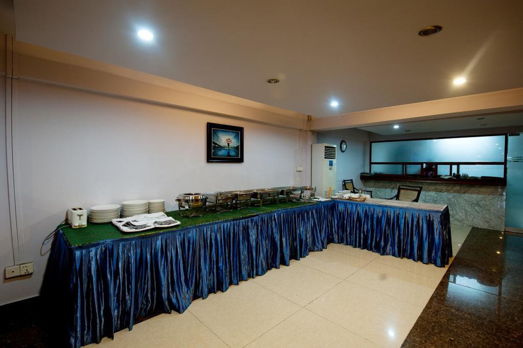 Circuit Hotel & Cafe - Nana Hotel Phnom Penh Ngoại thất bức ảnh