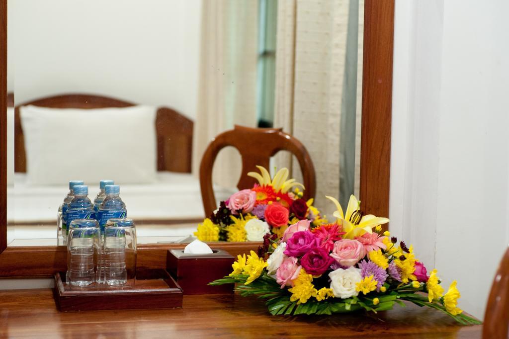 Circuit Hotel & Cafe - Nana Hotel Phnom Penh Ngoại thất bức ảnh