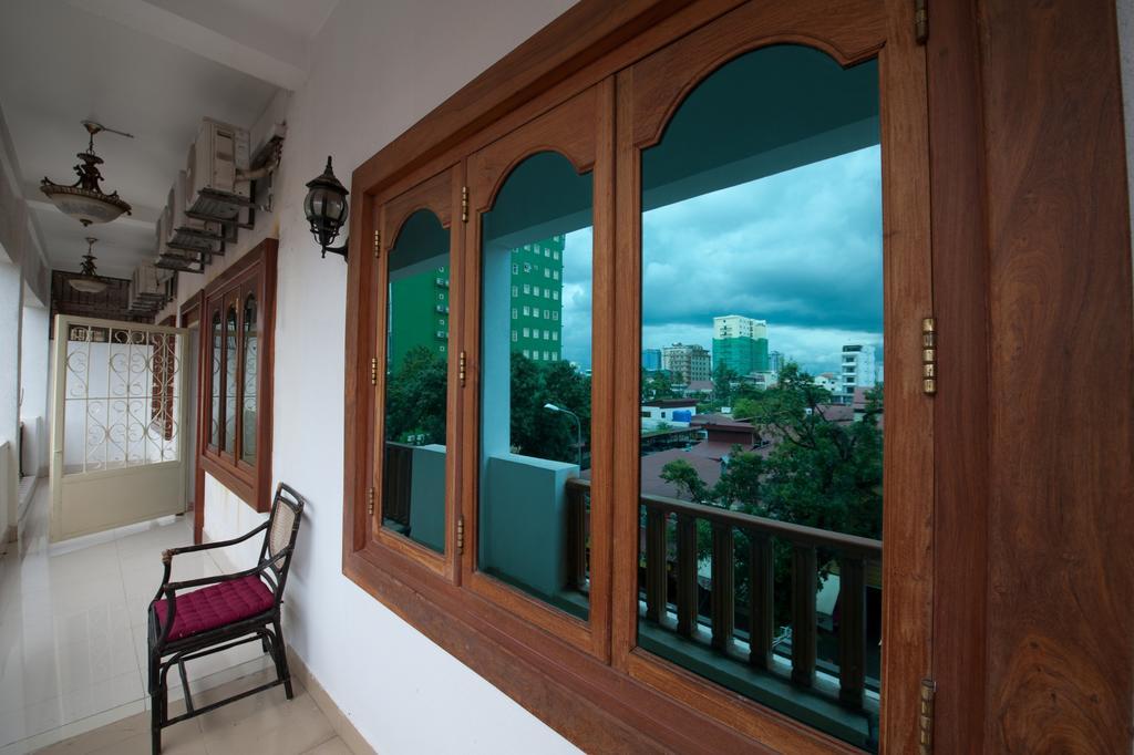 Circuit Hotel & Cafe - Nana Hotel Phnom Penh Ngoại thất bức ảnh